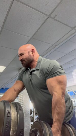 Mike Ergas Instagram - Arm day!  One arm hammer dumbbell curls!  Great for developing the outside of your biceps! #armday #biceps #onedayatatime #goals #workout #fitness #bodybuilding