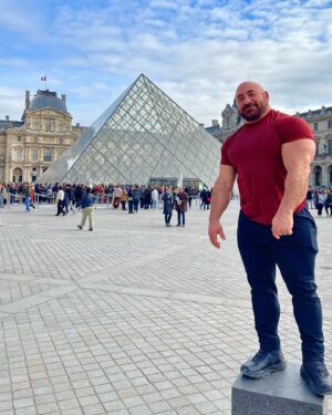 Mike Ergas Instagram - Thank you for an amazing time, @giorgibear, in London and Paris.  Can’t wait to see you again soon. ❤️ #london #paris #valentinesday #love