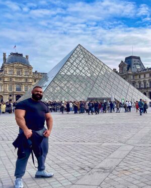 Mike Ergas Instagram - Thank you for an amazing time, @giorgibear, in London and Paris.  Can’t wait to see you again soon. ❤️ #london #paris #valentinesday #love