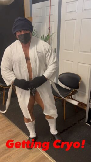 Mike Ergas Instagram - Getting Cryo!  Great for reducing inflammation in your body!  But BRRRRRRRRR! 🥶 SOOO COLD! Loved it though! #cryo #cryotherapy #freezing #lovetherobe #belowfreezingwithnoclothes #cold
