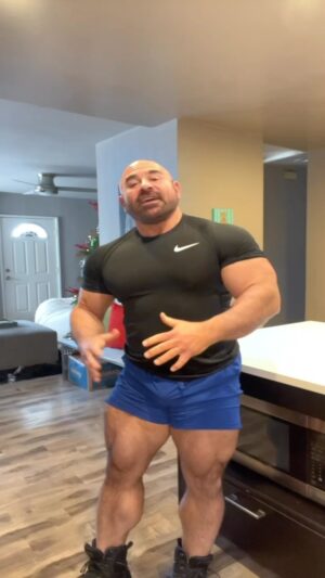 Mike Ergas Instagram - Try this exercise out for a great finishing exercise when training quads! They’re called Sissy squats!  Be sure to follow the proper form.  If you like this exercise check out my Quad Busting Leg Workout video on Youtube.  The link is in my bio. #sissysquats #legworkout #quads #bodybuilding #fitness