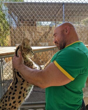 Mike Ergas Instagram - Amazing day volunteering at @animaltracksinc today!! ❤️. Best part of my week. Mischief was so playful and after a year of volunteering I finally got to hold Dobby the Fennec Fox. ❤️ If you want to volunteer go to their website www.animaltracksinc.org and go to the volunteer page.  #greatday #ilovevolunteering #fennecfox #africanserval #iloveanimals