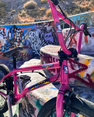 Mike Escamilla Instagram - Fun excursion with homie @jeremy_wray out to the nude bowl… first time in a pool in about 3 years! Felt good to slide the shallow.. stoked on this pink caveman and seriously love these camber mid @etniesbike shoes .. by far the best soles I’ve ridden in a decade… #betheadventure #teambronco_ambassador