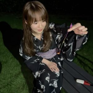 Miki Nonaka Instagram - @tsujinozomi_official 
辻希美さんプロデュースAnge charme×しまむらコラボブランド【Ange charme -Tout le monde-】
大好きな辻さんからプレゼントしていただいた浴衣を着て、夏を楽しんできました！線香花火楽しかったです🎇
.
動画、音無しにしていますが「こちら線香花火でございます〜」と言っています！
@angecharme_shop 
#morningmusume24#モーニング娘24
#野中美希#ちぇる