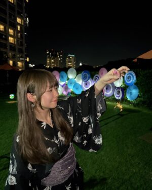 Miki Nonaka Instagram - @tsujinozomi_official 
辻希美さんプロデュースAnge charme×しまむらコラボブランド【Ange charme -Tout le monde-】
大好きな辻さんからプレゼントしていただいた浴衣を着て、夏を楽しんできました！線香花火楽しかったです🎇
.
動画、音無しにしていますが「こちら線香花火でございます〜」と言っています！
@angecharme_shop 
#morningmusume24#モーニング娘24
#野中美希#ちぇる