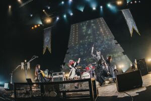 Miku Kobato Instagram - 2024.7.14🕊
BAND-MAID HALL TOUR 2024
神奈川県民ホール

早いものでホールツアー最終日から
もう6日が経ちましたっぽ。
ホールツアーはいかがでしたかっぽ？！
この日は私のEVHちゃんの
テンションが上がりすぎてしまったみたいで
2曲目から音が鳴らなくなって
サプライズでしたっぽ。w
でも、ちゃんと伝書鳩さんなので
帰ってきてくれましたっぽね。
良かったよかったっぽ。
トラブルも生ならではの特別ということで
また一つ思い出が増えましたっぽね。笑

神奈川県民ホールはあーちゃんが
学生の頃あーちゃんだった時に
出たことのある会場だったそうで、
終始嬉しそうでしたっぽ！！
思い出の場所に帰って来れるのはいつになっても
嬉しいことですっぽよね〜

今回のホールツアーセットリストは
いかがでしたっぽ？！
MV曲も多めで上がりっぱなしだったのではっぽ?!
Shamblesの頭アレンジもかっこよかったっぽ?！

そして、最後に沢山お知らせしましたっぽ🕊
🕊8.30 BAND-MAID番外編お給仕  Medium in Summer
🕊9.25 フルアルバム"Epic Narratives"リリース
🕊11月からはZepp tourも発表されましたっぽ！！

わぁ！なんて沢山！
今年後半の予定もきまりましたっぽね。
ご予約等始まっているのでお忘れ無くっぽよ！！！

It's already been 6 days 
since the last day of the hall tour.
How about a hall tour po?!
On this day, 
the tension of my amp EVH seemed to be too high, 
and I was surprised that the sound stopped playing 
from the second song po!!!
But since it is a carrier pigeon, 
it seems that it has come back properly po.
It was good, it was good po!!!🕊
The trouble is also special only for live performances, 
so it seems that there is one more memory po.??
It seems that the Kanagawa Prefectural Hall was a venue that akane had performed at when she was a student, and she seemed happy from beginning to end po.
It's always nice to be back in a place of memories po🕊
How was the hall tour setlist this time?!
There were a lot of MV songs, and it would have been fun!
Shambles' head arrangement was also cool, wasn't it?!

And finally, I made a lot of announcements po!!
🕊8.30 BAND-MAID Extra Edition Serving Medium in Summer
🕊9.25 Full album "Epic Narratives" released
🕊November, Zepp tour !!!
I think We've got a plan for the second half of this year.
Reservations have already begun, so don't forget it po!!!

#bandmaid #ホールツアー #halltour
thanks photo by @pickles_0808