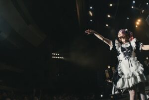 Miku Kobato Instagram - 2024.7.14🕊
BAND-MAID HALL TOUR 2024
神奈川県民ホール

早いものでホールツアー最終日から
もう6日が経ちましたっぽ。
ホールツアーはいかがでしたかっぽ？！
この日は私のEVHちゃんの
テンションが上がりすぎてしまったみたいで
2曲目から音が鳴らなくなって
サプライズでしたっぽ。w
でも、ちゃんと伝書鳩さんなので
帰ってきてくれましたっぽね。
良かったよかったっぽ。
トラブルも生ならではの特別ということで
また一つ思い出が増えましたっぽね。笑

神奈川県民ホールはあーちゃんが
学生の頃あーちゃんだった時に
出たことのある会場だったそうで、
終始嬉しそうでしたっぽ！！
思い出の場所に帰って来れるのはいつになっても
嬉しいことですっぽよね〜

今回のホールツアーセットリストは
いかがでしたっぽ？！
MV曲も多めで上がりっぱなしだったのではっぽ?!
Shamblesの頭アレンジもかっこよかったっぽ?！

そして、最後に沢山お知らせしましたっぽ🕊
🕊8.30 BAND-MAID番外編お給仕  Medium in Summer
🕊9.25 フルアルバム"Epic Narratives"リリース
🕊11月からはZepp tourも発表されましたっぽ！！

わぁ！なんて沢山！
今年後半の予定もきまりましたっぽね。
ご予約等始まっているのでお忘れ無くっぽよ！！！

It's already been 6 days 
since the last day of the hall tour.
How about a hall tour po?!
On this day, 
the tension of my amp EVH seemed to be too high, 
and I was surprised that the sound stopped playing 
from the second song po!!!
But since it is a carrier pigeon, 
it seems that it has come back properly po.
It was good, it was good po!!!🕊
The trouble is also special only for live performances, 
so it seems that there is one more memory po.??
It seems that the Kanagawa Prefectural Hall was a venue that akane had performed at when she was a student, and she seemed happy from beginning to end po.
It's always nice to be back in a place of memories po🕊
How was the hall tour setlist this time?!
There were a lot of MV songs, and it would have been fun!
Shambles' head arrangement was also cool, wasn't it?!

And finally, I made a lot of announcements po!!
🕊8.30 BAND-MAID Extra Edition Serving Medium in Summer
🕊9.25 Full album "Epic Narratives" released
🕊November, Zepp tour !!!
I think We've got a plan for the second half of this year.
Reservations have already begun, so don't forget it po!!!

#bandmaid #ホールツアー #halltour
thanks photo by @pickles_0808