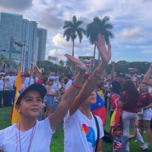 Milena Torres Instagram - VENEZUELA 🇻🇪 Que Grande eres, que fuerte eres 🙌🏻 tengo en ti todas mis Ilusiones 🙏🇻🇪🙌🏻 Renacerás, de eso estoy segura 🙏 Dios con nosotros #hastaelfinal #vamosvenezuela #fé