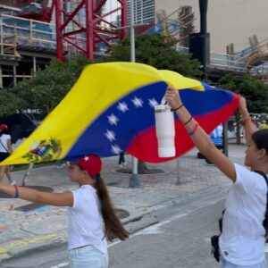 Milena Torres Instagram - VENEZUELA 🇻🇪 Que Grande eres, que fuerte eres 🙌🏻 tengo en ti todas mis Ilusiones 🙏🇻🇪🙌🏻 Renacerás, de eso estoy segura 🙏 Dios con nosotros #hastaelfinal #vamosvenezuela #fé