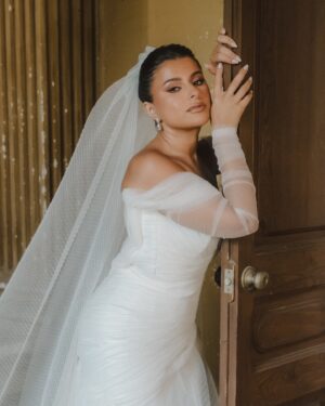 Mina Al Sheikhly Instagram - اجمل اللحظات الي نفسي تنعاد كل يوم 🥹🤍 

نزل فلوك العرس على قناتي في اليوتيوب لاتنسون تشوفو 
و اتمنى تستمتعون بالاغاني 🥰 الرابط بالبايو 👆🏼

#myhappymoments #minasjourney #happyanniversary #weddinganniversary