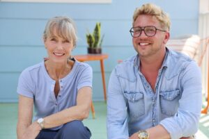 Mina Starsiak-Hawk Instagram - Another new episode tonight at 9 y’all!
::::::
Check it out on @hgtv 💪🏼 When you’re not designing for resale  you get to make it yours and use SO much more color. It’s a whole different ball game. 
::::::
And before you ask, no I’m not in it. But you’ll see some familiar faces!!! So check it out.