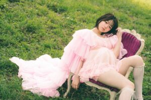 Minami Minegishi Instagram - 👶🏻が女の子ということで将来見せた時に「ママ可愛いね♡」と言ってもらえることを妄想して...🫢とびっきり女の子モードの写真も🎀🩷🎀🩷