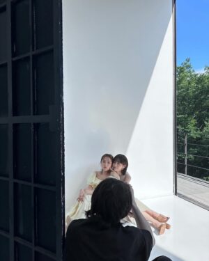 Minami Takahashi Instagram - 美的9月号
皆さんチェックしてくださいましたか？☺️✨
敦子と美容トーク楽しすぎた！
本誌の中では美容ルーティーンや、愛用アイテムなども紹介しています🤗

美的.comではアザーカットが公開されていたり、YouTubeでは対談動画も✨

AKB48時代から試行錯誤を繰り返し私達も30代に🥺
美容は本当に奥が深い！
感想もぜひ教えてねー✨

#美的
#美的9月号
#あつみな