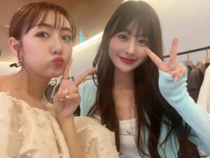 Minami Takahashi Instagram - かとみなにも会えたー！！

なんか凄い綺麗なお姉さんになっててびっくら🥺✨✨
いつぶりなの！ってくらい久しぶりだったなー
今日はメンバーの遭遇率高くて嬉しい☺️！