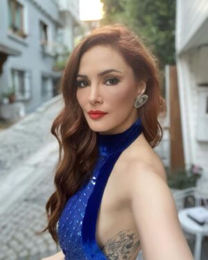 Mine Tugay Instagram - Styling: @busraissik 
Make up: @dilekzengin7 
Hair: @tolgagez.mmbahcecik 
@bahceciktarabya 
Dress: @raisavanessa 
Teşekkürler @aslitkizmaz @simay.sensoyturk @watsonsturkiye 💙💙💙💙 
#reklam