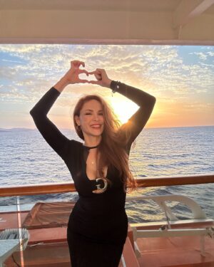 Mine Tugay Instagram - 🖤Kraliçelerin gemisinden gün batımı 🌅 🖤🛳️ 
#queenvictoria #palmademallorca #sunset #lovers #reklam #sea #freedom #happykidmine #kalpyapamıyorumevet