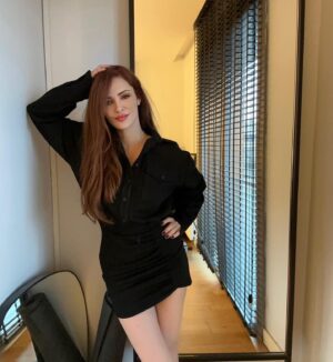 Mine Tugay Instagram - @lovemetoo.official 🖤 
#gift #reklam