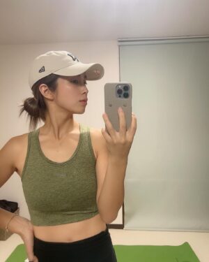 Minori Inudo Instagram - サブスク更新✅動画はサブスクで🫧

最近よく肌綺麗ですね、何してるんですか？って
めちゃくちゃ聞かれる🥹嬉しい🥹
って1人でテンション上がってたんだけど
さっき色んな人見てて
うわ、何テンション上がってたんだろう、ってなって
綺麗になりたいって思って急にスイッチが入った話。
お肌とかじゃなくてなんていうんだろう、姿勢、、、というか見た目は見た目なんだけどスタイルと姿勢みたいな☺️
がんばろ〜て思えた日でした💛

実際昔は本当に化粧水すら塗ってなかったけど、笑
化粧水塗ったら体重増えると思って塗りたくなかった🤣
やばすぎ、笑
今は何キロでもいいけど見た目だけ大切にしてる🙂