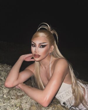 Minty Fresh Instagram - If the moon went dark tonight
And if it all ended tomorrow
Would I be the one on your mind?
🌘✨☁️

📸 @jvpereiraaaaa
Hair @xitrinaaa