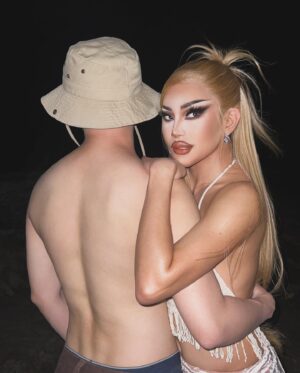 Minty Fresh Instagram - If the moon went dark tonight
And if it all ended tomorrow
Would I be the one on your mind?
🌘✨☁️

📸 @jvpereiraaaaa
Hair @xitrinaaa