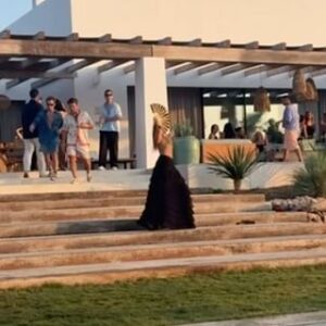 Miri Pérez-Cabrero Instagram - Spotted!!!!! 🦋🦋🦋🦋🦋
.
thank u @aron.piper @patron ♥️!!!!!!! so much fun ✨✨✨✨☀️🌌
.
Vaya fiestuki la de mi amigo 🎉💕💕🩵🩵😎 
.
El top que llevo es de mi querida @amberonestudio !!!! tiene unos tops maravillosos que no pueden ir más con el vibe de esta isla 🌴 
.
Amo el verano, amo Ibiza, amo bailarrrrrrrr y os amo a vosotros 🎉💃🍇✨☀️☀️💕🩵 #diary