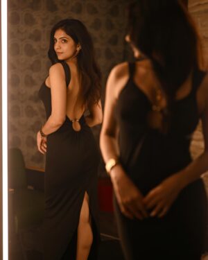 Misha Narang Instagram - Channeling my inner poo ✨

📸: @namrathdenash 

#photoshoot #portrait #pictureoftheday #instagram #instagood #foryou #explore #blackdress #mishanarang