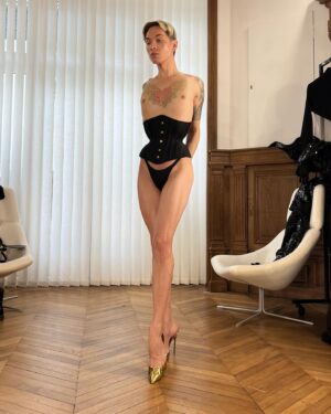 Miss Fame Instagram - Oui 🥐⛓️🏆#Paris #PFW #Fittings #MissFame #MissFashion