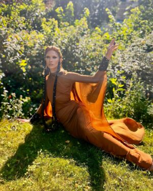 Miss Fame Instagram - Elegance lives on with @stephanerolland_paris #hautecouture. I was taken by the collection. Restoring my faith in glamour. Styled by @timothegrandchavin assist @fantinheiberg | custom color and hairstyle @parizhair. Merci beaucoup #MissFame #MissFashion #Paris #stephanerolland #stephanerollandcouture