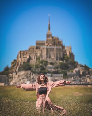 Mitali Mayekar Instagram - They say it looks like Disney Castle. I say it looks like HOGWARTS.❤️✨🥹
.
.
Wearing @a.la.modebyakanksha 
#montsaintmichel #hogwartscastle #hogwarts #magical #magic #potterhead