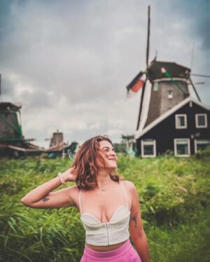 Mitali Mayekar Instagram - Windmill whispers!🍃🌻
#natureescapes #happyvibes #wanderlust #europe2024 #netherlands #vacaymode #vacayvibes #travelbug #explore