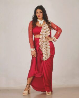 Mitali Nag Instagram - Too glam to give a damn ✨😉

Stylist: @the_neerajpandey 
Outfit: @labelayushiagarwal 
Make Up: @persian.brush 

#mitaalinag #fashion #makeup #collab #indianactress #dusky #333