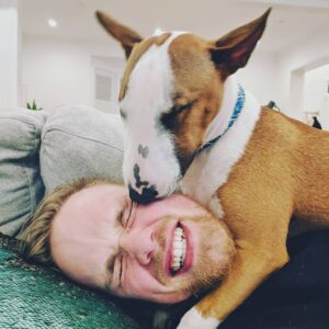 Mitchell Moffit Instagram - Getting alllll the kisses from @moosetheminibully 💋