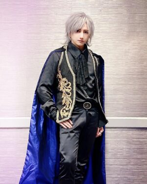 Miura Ayme Instagram - .
Prince of Devildom😈👑
.
.
.
.

#visualkei #vkei #shibuya #アニメ #uk  #v系 #halloween #halloweencostume #ukcosplayer #コスプレ #cosplay #コスプレイヤー #halloweenmakeup  #ハロウィン #ヴィジュアル系 #cosplayer #ミウラアイム  #ObeyMe #shallwedate #乙女ゲーム #otomegame #otomegames