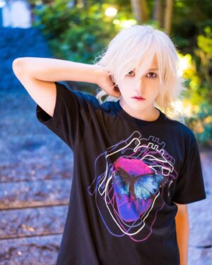 Miura Ayme Instagram - 🥀Miura Ayme Original T-Shirt is now available on the shop✨
🎁You can buy here @fakestarusa 

.
.
.
.

#visualkei #キャバクラ #ホスト #vkei #shibuya #アニメ #キャバ嬢 #uk  #v系 #東京 #渋谷 #ukcosplayer #コスプレ #cosplay #コスプレイヤー #akihabara  #ldn #ヴィジュアル系 #cosplayer #ミウラアイム #歌舞伎町 #メンズアイドル #ObeyMe #shallwedate #乙女ゲーム #otomegame #otomegames