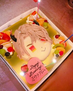 Miura Ayme Instagram - .
My friends gave me Asmo's birthday cake! 😈🎂
.
.
.
.

#visualkei #キャバクラ #ホスト #vkei #shibuya #アニメ #キャバ嬢 #uk  #v系 #東京 #渋谷 #ukcosplayer #コスプレ #cosplay #コスプレイヤー #akihabara  #ldn #ヴィジュアル系 #cosplayer #ミウラアイム #歌舞伎町 #メンズアイドル #ObeyMe #shallwedate #乙女ゲーム #otomegame #otomegames
