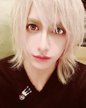 Miura Ayme Instagram - .
😈😈😈

　
.
.
.
.

#visualkei #キャバクラ #ホスト #vkei #shibuya #アニメ #キャバ嬢 #uk  #v系 #東京 #渋谷 #ukcosplayer #コスプレ #cosplay #コスプレイヤー #おべいみー #akihabara  #ldn #ヴィジュアル系 #cosplayer #ミウラアイム #歌舞伎町 #メンズアイドル #ObeyMe #shallwedate #乙女ゲーム #otomegame #otomegames