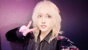 Miura Ayme Instagram - .
✌️😈

　
.
.
.
.

#visualkei #キャバクラ #ホスト #vkei #shibuya #アニメ #キャバ嬢 #uk  #v系 #東京 #渋谷 #ukcosplayer #コスプレ #cosplay #コスプレイヤー #おべいみー #akihabara  #ldn #ヴィジュアル系 #cosplayer #ミウラアイム #歌舞伎町 #メンズアイドル #ObeyMe #shallwedate #乙女ゲーム #otomegame #otomegames