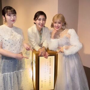 Miyabi Natsuyaki Instagram - memory🫶🏻

💜birthdayイベント開催のお知らせ💜

8/25（日）バースデー当日に
イベントしま〜す♡🧁
˚*.꒰夏焼雅BIRTHDAY PARTY！〜
VIPルームにようこそ～꒱.*˚🥂✨

こちらのチケット申し込み受付が
スタートしてます🎟️💕
受付期間が2024年7月5日（金） 
17:00まで🎀🩶

当日にイベントできるのが
意外とレアだったりするので♡
みんなにお祝いして頂けたら
とってもうれしいです🩷🥳
お待ちしています✨

#BD
#バースデーイベント
#夏焼雅