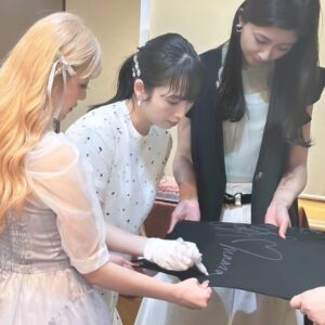 Miyabi Natsuyaki Instagram - memory🫶🏻

💜birthdayイベント開催のお知らせ💜

8/25（日）バースデー当日に
イベントしま〜す♡🧁
˚*.꒰夏焼雅BIRTHDAY PARTY！〜
VIPルームにようこそ～꒱.*˚🥂✨

こちらのチケット申し込み受付が
スタートしてます🎟️💕
受付期間が2024年7月5日（金） 
17:00まで🎀🩶

当日にイベントできるのが
意外とレアだったりするので♡
みんなにお祝いして頂けたら
とってもうれしいです🩷🥳
お待ちしています✨

#BD
#バースデーイベント
#夏焼雅