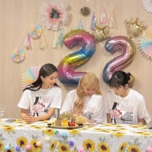 Miyabi Natsuyaki Instagram - memory🫶🏻

💜birthdayイベント開催のお知らせ💜

8/25（日）バースデー当日に
イベントしま〜す♡🧁
˚*.꒰夏焼雅BIRTHDAY PARTY！〜
VIPルームにようこそ～꒱.*˚🥂✨

こちらのチケット申し込み受付が
スタートしてます🎟️💕
受付期間が2024年7月5日（金） 
17:00まで🎀🩶

当日にイベントできるのが
意外とレアだったりするので♡
みんなにお祝いして頂けたら
とってもうれしいです🩷🥳
お待ちしています✨

#BD
#バースデーイベント
#夏焼雅