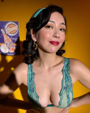 Miyako Sono Instagram - お知らせ🧚

100 年前のレトロでセクシーなアメリカンスタイルのグラビアオマージュブック『PIN-UP GIRLS SELECTIPN4』
撮り下ろしました🩵🩵🩵

本日16 日の20 時より、
こちらのサイトから初回限定版の受付を開始します！
👇
https://shycompany.stores.jp/items/65294d197570b1002bfa4814

わたしを選んでもらえると個別の限定カバーでお届け！
私が表紙で届くよん🥰
こちらは期間限定なのでぜひGETしてくれたら嬉しいな🥰
【期間限定販売】PIN-UP GIRL SELECTION4 初回限定版
2023/12/16 20:00 〜 2024/01/10 23:59

他にも特典が沢山なのでチェックしてね🤍

#pinupgirl #pinupgirls
