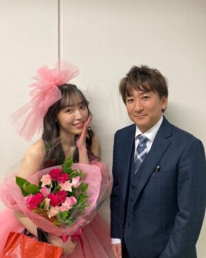 Mizuki Fukumura Instagram - 『モーニング娘。'23譜久村聖
バースデーイベント
〜MIZUKINGDOMでキラーン✧〜』

２公演共
幸せな時間をありがとうございました🩷

皆さんの笑顔と
恋ぴんくの会場
幸せに包まれてきました🍬

27歳の一年も輝いていきます！

ピアノ🎹荒幡亮平さん
バイオリン🎻有澤一華ちゃん

素敵な演奏に乗せて
「時空を超え 宇宙を超え」を歌えて最高でした♩
素敵な演奏ありがとうございました✴︎

陰陽師の橋本京明さん🔮
ありがとうございました✨
いつも動画を拝見させていただいて
まさかお会いできると思っていなかったので、本当に幸せでした😂

観に来てくれた皆🩷
えりぽん、あかねちん、しおりん
(出番終わった後に一華ちゃんも🩵)
写真撮ったり沢山応援してくれたり
本当にありがとう(*´`*)
心強かったよ✊🏻 ̖́-‬

松岡茉優さんも来ていただけたんです😭
お会い出来ると思ってもなかったので、あのサイリウムを掲げてた方が松岡さんだったとは😂
ありがとうございます！

YOSHIKO先生💃
今回のレッスン、YOSHIKO先生にしていただきました⭐︎⭐︎
星好きだから〜ってプレゼントありがとうございました🎁

司会の鈴木啓太さん！
今年もありがとうございました✨
啓太さんも橋本京明さんファンになりましたね！！！！

そして
お昼の公演に中澤裕子さん
夜の公演につんく♂さんから
メッセージをいただきました。
泣きそうなくらい嬉しかったです…！

本当にありがとうございました🥂

沢山の方に囲まれて幸せいっぱいの一日になりました、
27歳もスッペシャルな1年になりますように！

#morningmusume23 #モーニング娘 #morningmusume #モーニング娘23 #譜久村聖 #バースデーイベント #27歳