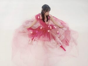 Mizuki Fukumura Instagram - 卒業記念生写真が公開されました🪽
ぜひチェックお願いいたします♡ ´‐

本日は大阪にてシングル発売記念チェキ、トーク、サイン会ありがとうございました

モーニング娘。として行くのは今日が最後ということで大阪の皆さんに感謝の気持ちをお伝え出来て良かった～✨

#morningmusume23 #モーニング娘 #morningmusume #モーニング娘23 #譜久村聖 #73rdシングル #盛りだくさん会
#生写真 #グッズ #ハロショ