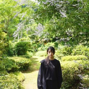 Mizuki Yamamoto Instagram - ⋆⸜☾⸝‍⋆

33歳になりました★

着飾った写真じゃなくてごめんなさい笑
祖父の家に行っておりました！(なのでこんな感じ)
幼い頃から大好きな場所です。
家族で来れて、幸せ。

皆様、良い一日をお過ごしくださいね。