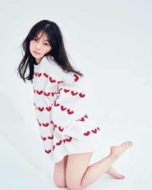 Moe Kamikokuryo Instagram - ⁡
⁡
⁡
表紙をやらせていただいた、
⁡
ar12月号🤍🩵💙 
⁡
みなさんチェックして頂けましたか〜？？
⁡
⁡
#ar
#ar12月号