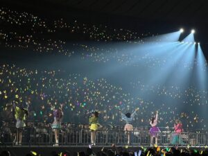 Moe Kamikokuryo Instagram - ⁡
⁡
6/19 
⁡
ANGERME CONCERT 2024 SECRET SECRET
佐々木莉佳子 FINAL「愛情の世界へ、君もおいでよ」
横浜アリーナ公演。
⁡
ありがとうございました！！
⁡
完全燃焼。。。❤️‍🔥
⁡楽しすぎた〜〜！！

⁡
佐々木さん卒業おめでとうございます🌻
優しくて温かい佐々木さんが大大大好き🥰
これからの佐々木さんの未来に幸あれ！🤞🏻💫
⁡
⁡
⁡
⁡
#アンジュルム
#angerme
#アンジュルムと愛情の世界
#BIGLOVE💛💛💛
⁡
⁡