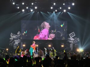 Moe Kamikokuryo Instagram - ⁡
⁡
6/19 
⁡
ANGERME CONCERT 2024 SECRET SECRET
佐々木莉佳子 FINAL「愛情の世界へ、君もおいでよ」
横浜アリーナ公演。
⁡
ありがとうございました！！
⁡
完全燃焼。。。❤️‍🔥
⁡楽しすぎた〜〜！！

⁡
佐々木さん卒業おめでとうございます🌻
優しくて温かい佐々木さんが大大大好き🥰
これからの佐々木さんの未来に幸あれ！🤞🏻💫
⁡
⁡
⁡
⁡
#アンジュルム
#angerme
#アンジュルムと愛情の世界
#BIGLOVE💛💛💛
⁡
⁡