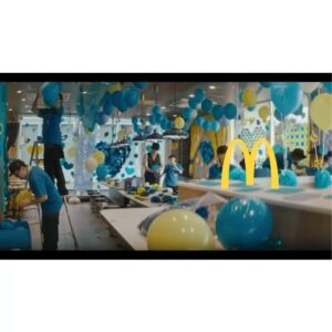 Moe Kamikokuryo Instagram - ⁡
⁡
11月19日(日)
⁡
🔵青いマックの日🔵
⁡
のTV CM 「広がる青い輪」篇
に出演しています！
⁡
杉本哲太さん、そしてマイメロディちゃんと共演させて頂きましたが、とても楽しい時間でした💙
⁡
11月19日(日)青いマックの日、
改めて皆さんと一緒に盛り上げていけたら嬉しいです！⭐️
⁡
⁡
#マクドナルド
#青いマックの日
#ドナルドマクドナルドハウス