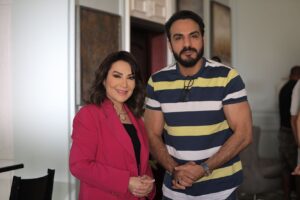 Mohamed Gomaa Instagram - behind the scenes from my new tv series  #عوده_خالتي  with the legend @hudahussain produced by @eaglefilmsprod 
#هدي_حسين #جمال_سنان #فرح_الصراف #نورا_بالالف #عوده_خالتي #production #behindthescenes #filming #story #storyteller