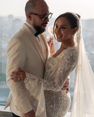 Mohamed Mamdouh Instagram - ألف مليون مبروك يا حبايبي.. ويارب العمر كله في هنا وسعادة ♥️♥️♥️
طبعا انتم عارفين انا معرفتش اجي ليه… 😂